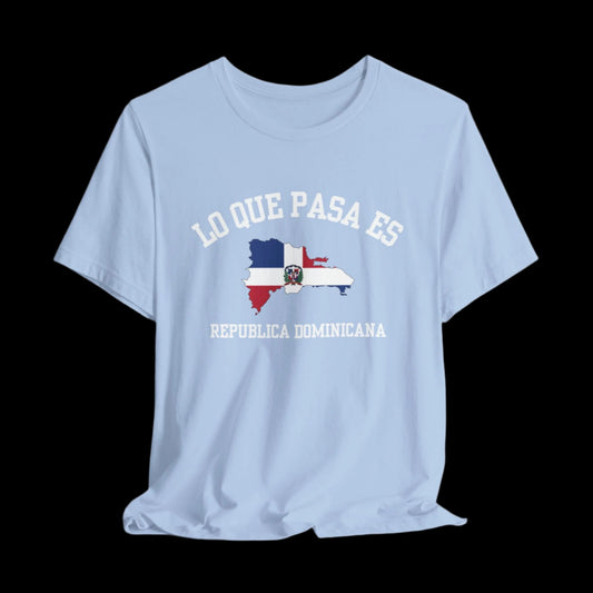 Dominican Republic lo que pasa es logo t shirt - baby blue